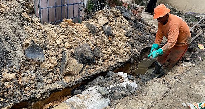 Beco no bairro Compensa ganha reforço no sistema de drenagem, executado pela Prefeitura de Manaus