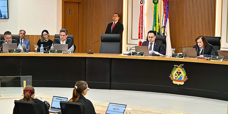 Pleno do TCE-AM multa presidente da Câmara de Itapiranga em R$ 15 mil