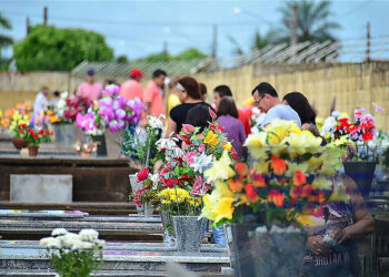 Dia de Finados terá mais ônibus para atender cemitérios, anuncia Prefeitura de Manaus