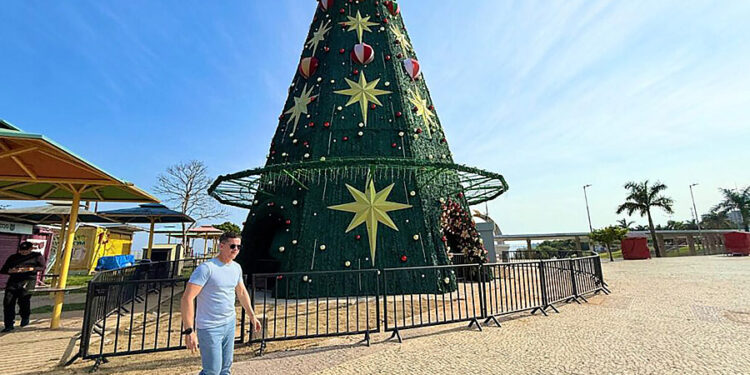 Decoração natalina na Ponta Negra será inaugurada no sábado (1º), anuncia David Almeida