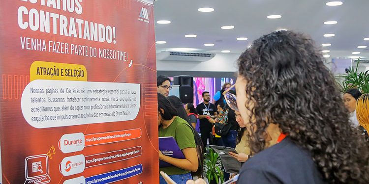 Megafeirão de empregos acontece sexta-feira e tem lista de empresas divulgada pela Prefeitura de Manaus
