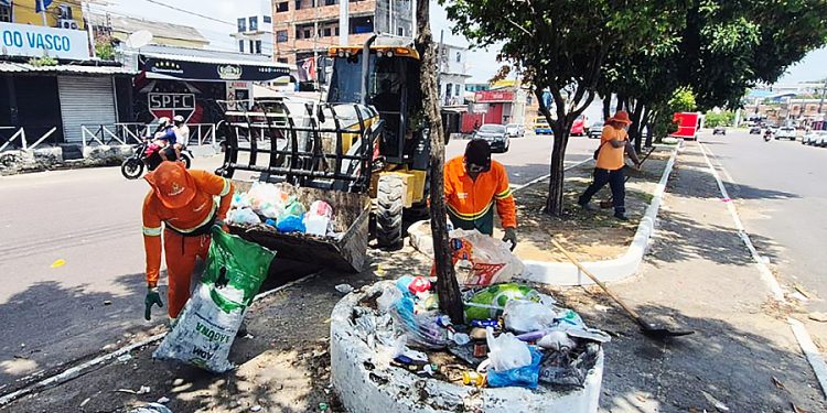 Quase 4 toneladas de lixo são retiradas de lixeiras irregulares em Manaus, em setembro