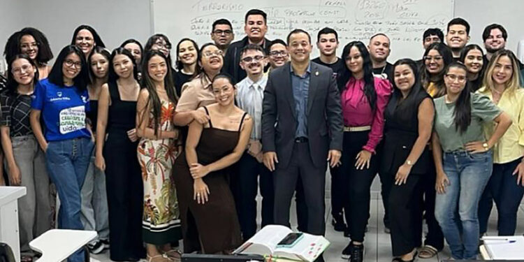 Delegado Pablo palestra para finalistas do curso de Direito sobre as novas leis penais do Brasil