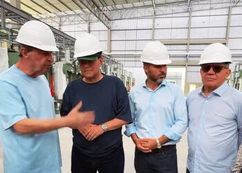 Nova fábrica de pneus instalada na ZFM recebe visita de Omar Aziz e Eduardo Braga