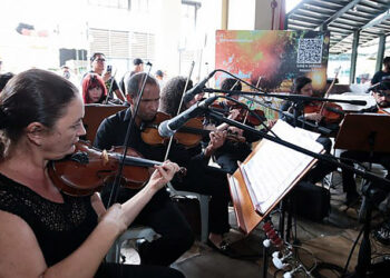 Concultura leva orquestra com música clássica ao mercado Adolpho Lisboa, em apresentação histórica
