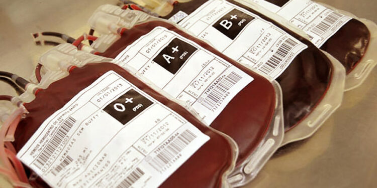 Estoque de sangue do Hemoam cai 40% e alerta doadores para época do Natal
