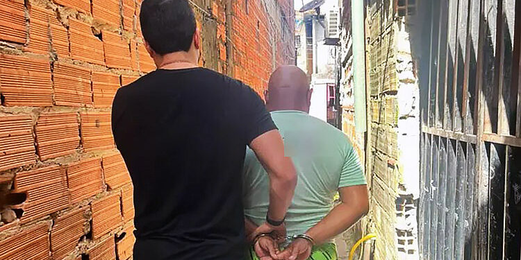 Homem é preso por estupr4r e queimar ‘esposa adolescente’, no interior do AM