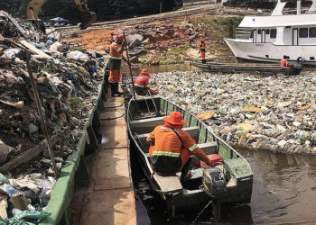 Marina do Davi recebe operação limpeza e remove toneladas de lixo no Tarumã