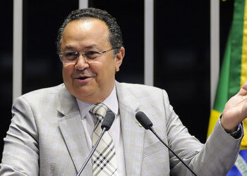 Silas Câmara se defende e diz que esposa “não está bem”