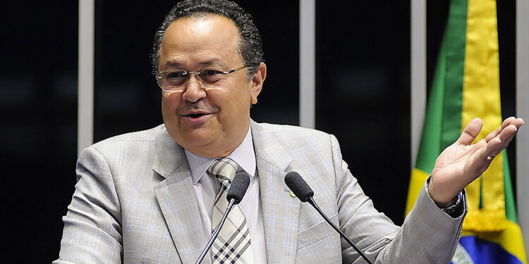 Silas Câmara se defende e diz que esposa “não está bem”