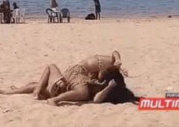 Vídeo: amigas se desentendem após bebedeira e rolam na areia em praia de Maués