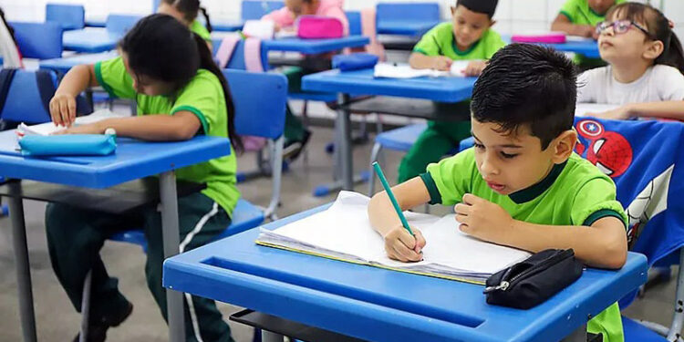 Matrículas de novos alunos na rede municipal começam sexta-feira (16), informa Prefeitura de Manaus