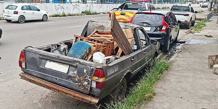 Estacionamento irregular nas zonas leste, norte e sul da cidade é combatido pela Prefeitura de Manaus