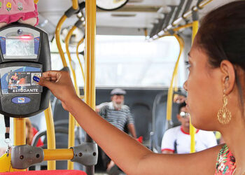 Gratuidade na passagem de ônibus em Manaus já pode ser solicitada pelos estudantes