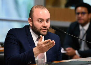 Fausto Jr. cobra explicações do Ministério do Trabalho sobre falhas no seguro-defeso