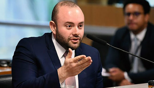 Fausto Jr. cobra explicações do Ministério do Trabalho sobre falhas no seguro-defeso