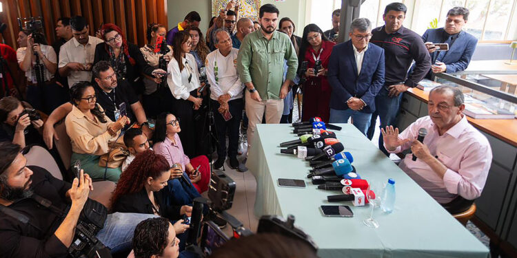 Omar reúne lideranças de Manaus e interior e abre diálogo para criação de plano de governo