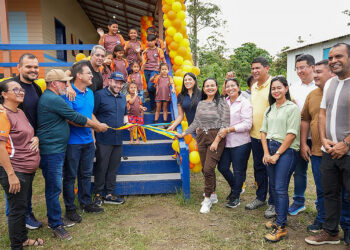 Fausto Júnior participa de inauguração de escola e destaca parceria e investimentos na Educação em Parintins