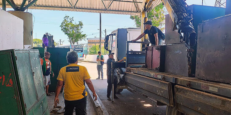 T3 tem bancas irregulares removidas pela Prefeitura de Manaus para garantir mais limpeza e organização