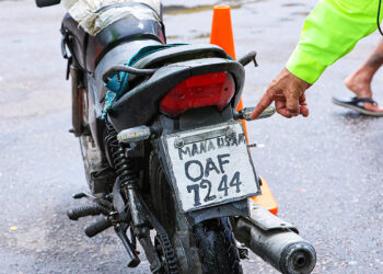 Motos barulhentas e sucateadas são tiradas de circulação em blitz na zona Leste de Manaus