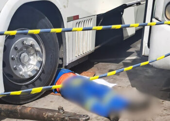 Vídeo: mecânico é esmagado por ônibus em manutenção, no Terminal de Integração em Manaus