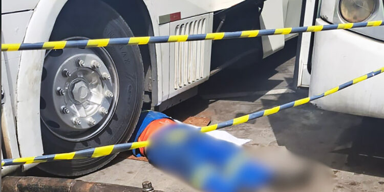 Vídeo: mecânico é esmagado por ônibus em manutenção, no Terminal de Integração em Manaus
