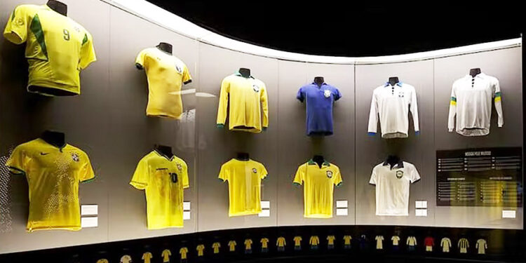 Futebol: exposição conta a história da camisa canarinho Futebol: exposição conta a história da camisa canarinho