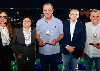 Em encontro com jovens, Omar Aziz destaca importância da criação de empregos para futuros profissionais
