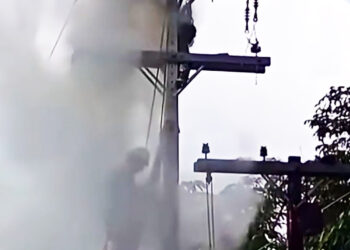 Vídeo – homem é eletrocutado ao consertar rede de alta tensão que não foi desligada pela empresa de energia Vídeo – homem é eletrocutado ao consertar rede de alta tensão que não foi desligada pela empresa de energia