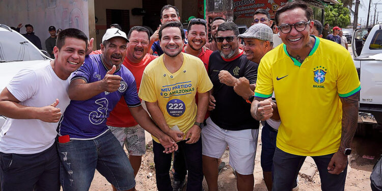 Tropa do 222 chega ao Cacau Pirêra com grande adesivaço do Capitão Alberto Neto Tropa do 222 chega ao Cacau Pirêra com grande adesivaço do Capitão Alberto Neto