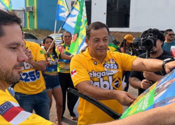 Delegado Pablo realiza adesivaço com mais de 1 mil veículos e mostra força na corrida para deputado federal