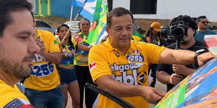 Delegado Pablo realiza adesivaço com mais de 1 mil veículos e mostra força na corrida para deputado federal