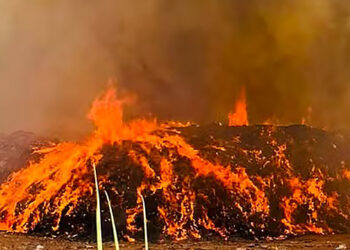Lixão no Iranduba continua pegando fogo e fumaça chega a Manaus; fogo segue sem controle Lixão no Iranduba continua pegando fogo e fumaça chega a Manaus; fogo segue sem controle