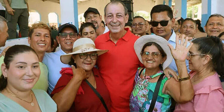 Com apoio dos prefeitos de Itapiranga e Silves, Omar chega aos municípios e amplia corpo a corpo com eleitores Com apoio dos prefeitos de Itapiranga e Silves, Omar chega aos municípios e amplia corpo a corpo com eleitores