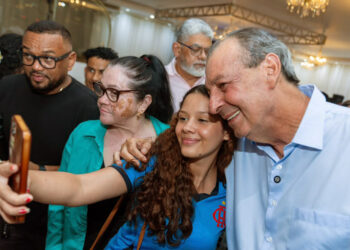 Em encontro com professores, Omar explica plano para valorizar profissionais e recuperar a Educação no AM Em encontro com professores, Omar explica plano para valorizar profissionais e recuperar a Educação no AM