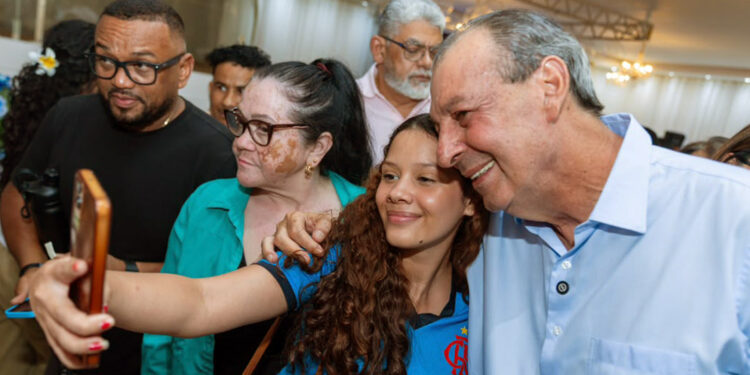 Em encontro com professores, Omar explica plano para valorizar profissionais e recuperar a Educação no AM Em encontro com professores, Omar explica plano para valorizar profissionais e recuperar a Educação no AM