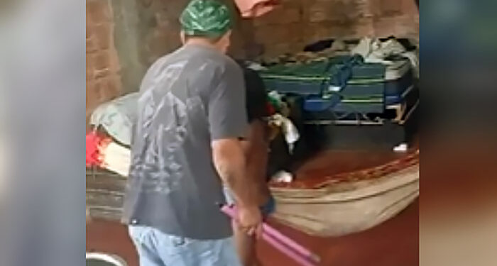 Pai Monstro: polícia prende pai acusado de espancar e chutar a própria filha, em Manaus