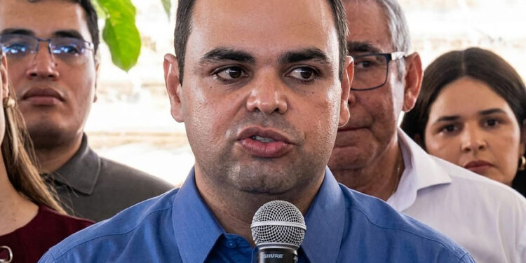 Roberto Cidade é obrigado pela Justiça a recontratar servidores demitidos sem justa causa em período eleitoral