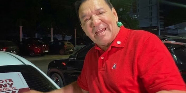 Tony Medeiros inicia campanha eleitoral com grande adesivaço na zona Centro-Sul de Manaus Tony Medeiros inicia campanha eleitoral com grande adesivaço na zona Centro-Sul de Manaus