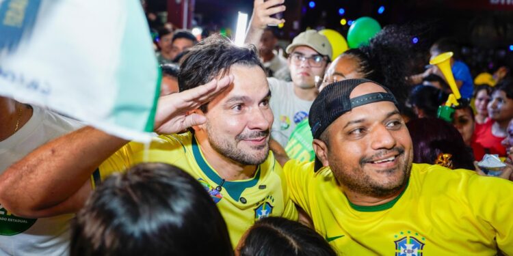 Nas ruas: Capitão Alberto Neto intensifica corpo a corpo na ZL e esquenta campanha em Manaus