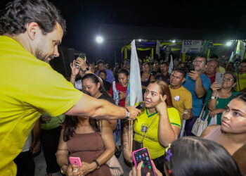 Em Rio Preto da Eva, Capitão Alberto Neto confirma favoritismo na disputa pelo Senado