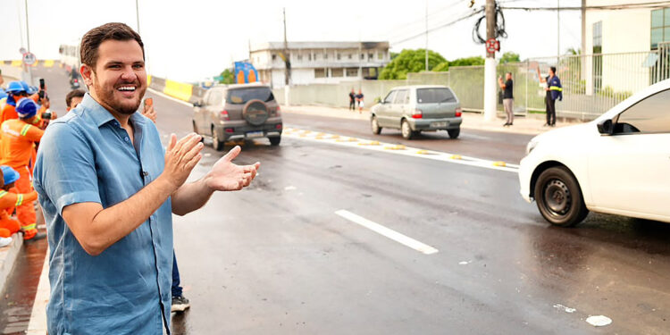 Parte superior do viaduto Passarão é liberada pela Prefeitura de Manaus para agilizar o tráfego de veículos na zona Oeste Parte superior do viaduto Passarão é liberada pela Prefeitura de Manaus para agilizar o tráfego de veículos na zona Oeste