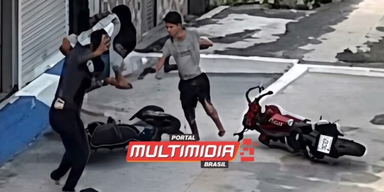 Corpo blindado: faca de ladrão quebra ao tentar furar mototaxista, durante assalto na ZL; veja o vídeo Corpo blindado: faca de ladrão quebra ao tentar furar mototaxista, durante assalto na ZL; veja o vídeo