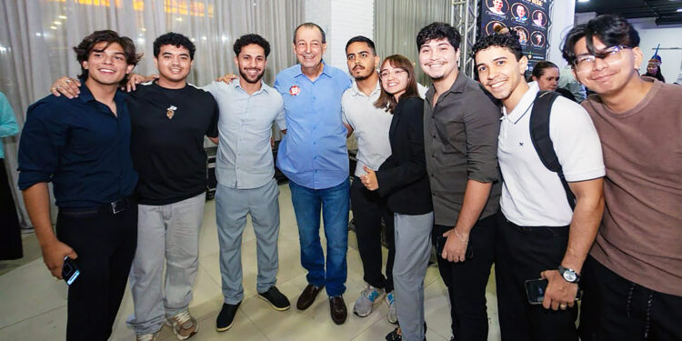 Jovens no AM terão estágio nas empresas, com salário pago pelo governo do Estado, propõe Omar Jovens no AM terão estágio nas empresas, com salário pago pelo governo do Estado, propõe Omar